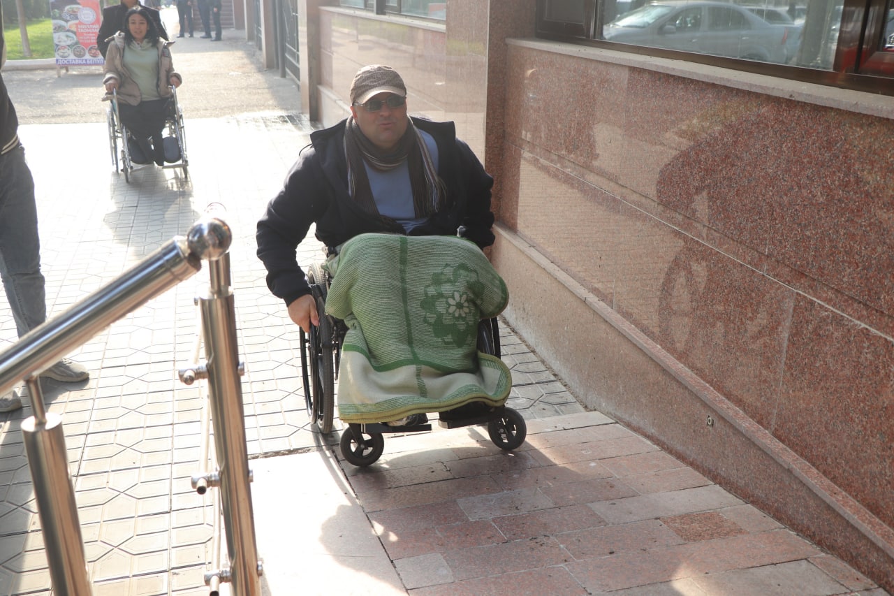 Nogironligi bo‘lgan shaxslarga yetarlicha inklyuziv sharoitlar yaratilganmi?